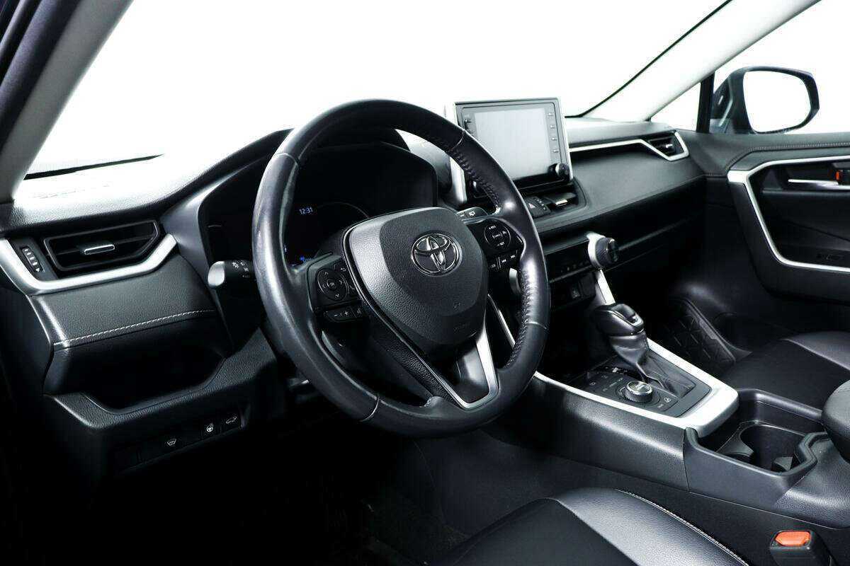 Toyota RAV4 с пробегом — 2020 год. Фото: #12