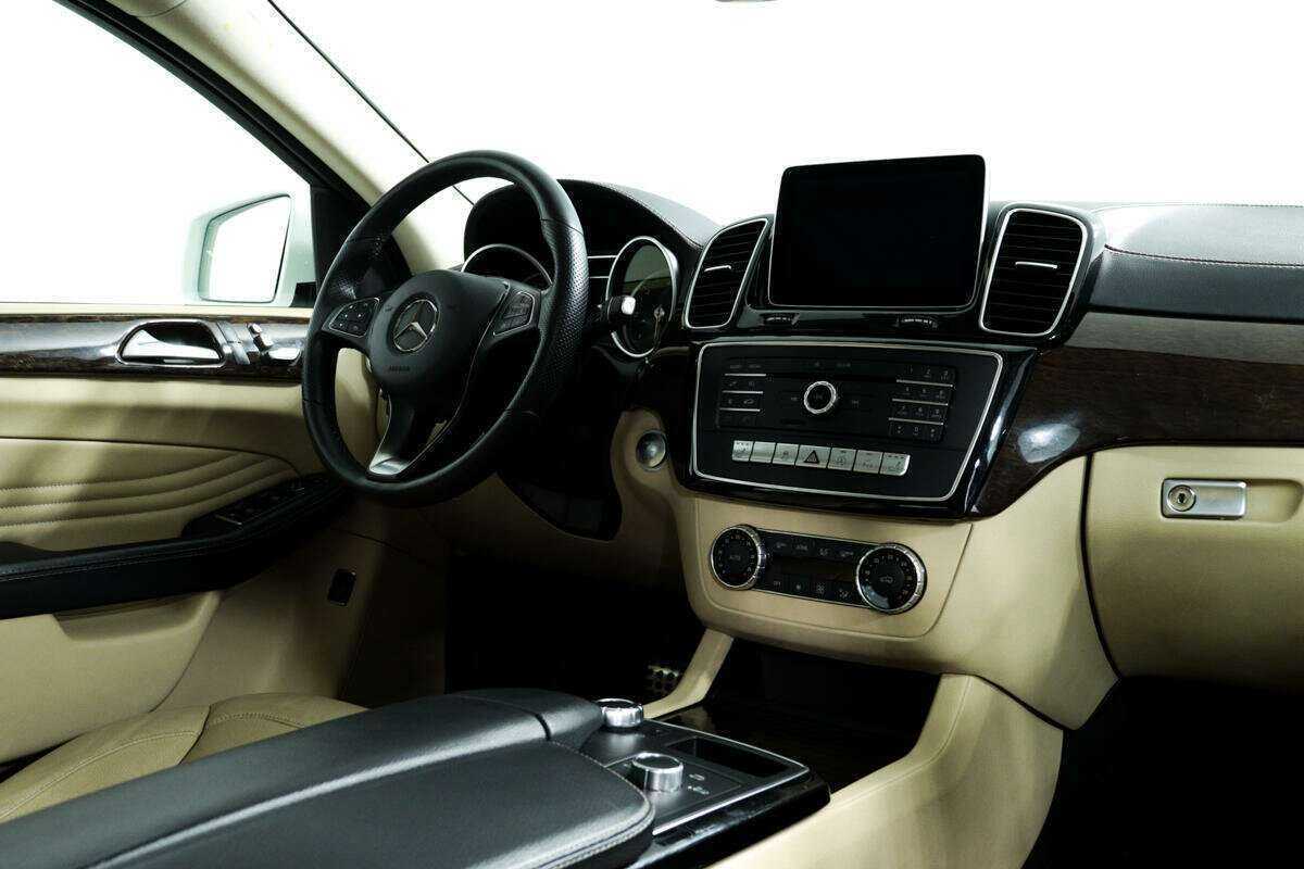 Mercedes-Benz GLE Coupe с пробегом — 2015 год. Фото: #8