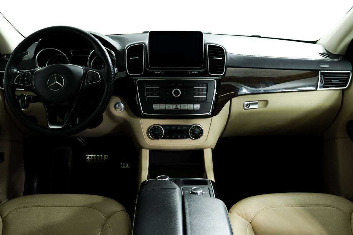 Mercedes-Benz GLE Coupe с пробегом — 2015 год. Фото: #10