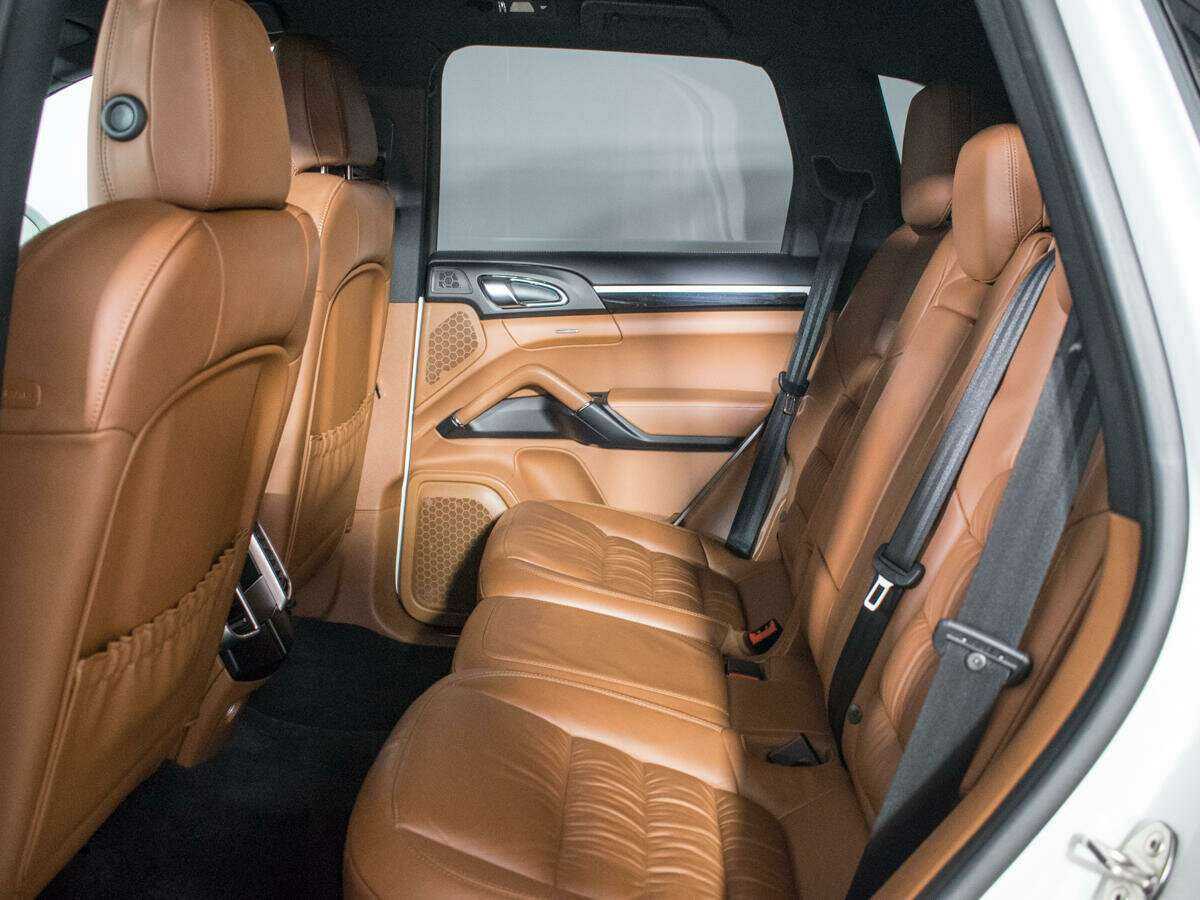 Porsche Cayenne с пробегом — 2015 год. Фото: #9