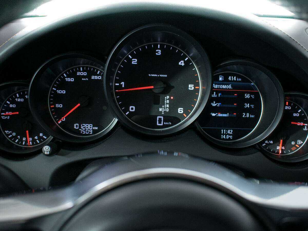 Porsche Cayenne с пробегом — 2015 год. Фото: #10