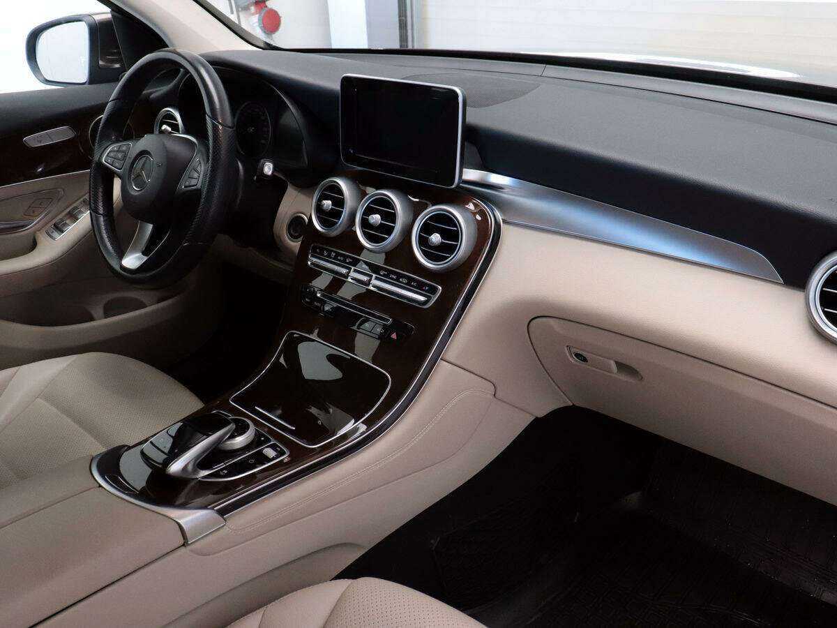 Mercedes-Benz GLC с пробегом — 2015 год. Фото: #6