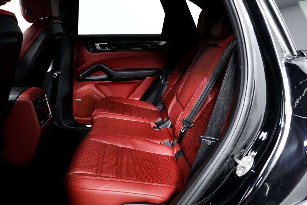 Porsche Cayenne с пробегом — 2018 год. Фото: #7