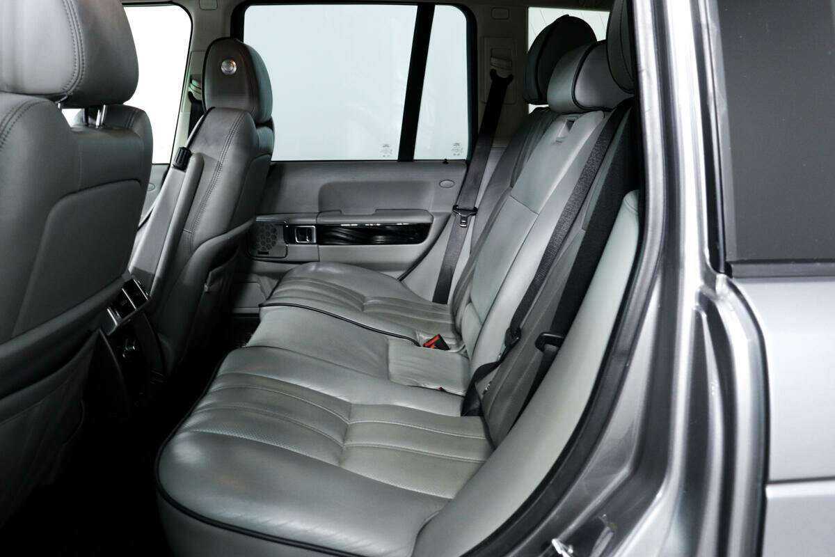 Land Rover Range Rover с пробегом — 2010 год. Фото: #11