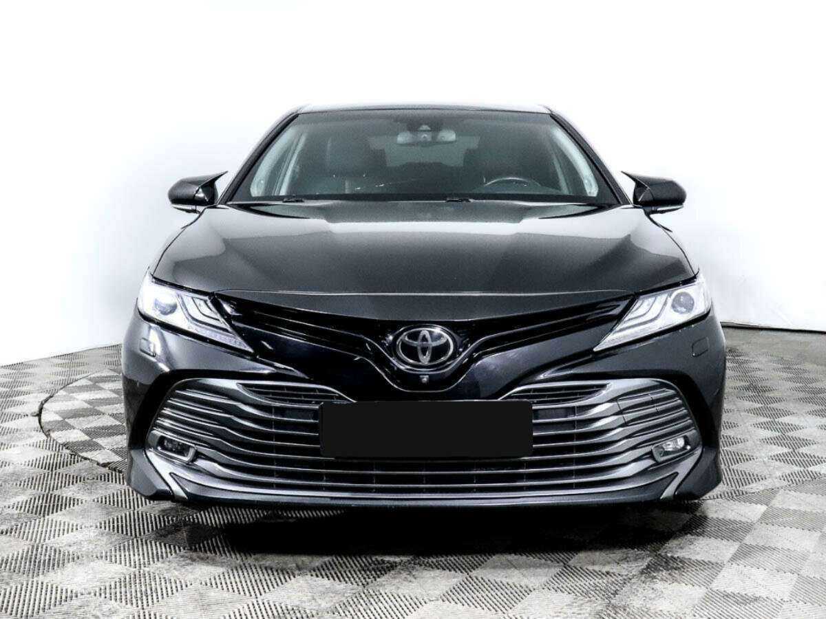 Toyota Camry с пробегом — 2018 год. Фото: #1