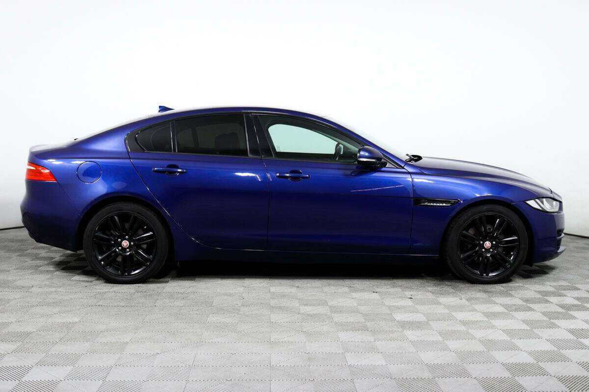 Jaguar XE с пробегом — 2015 год. Фото: #3