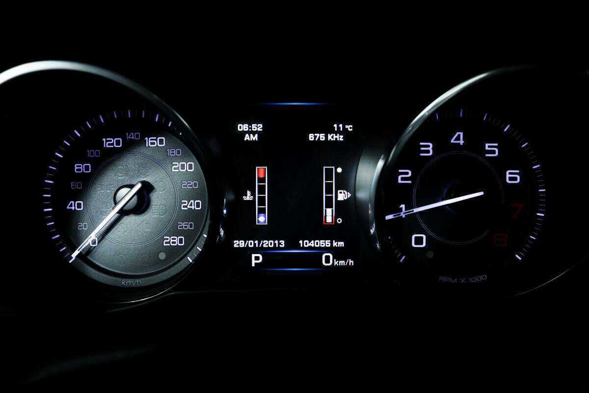 Jaguar XE с пробегом — 2015 год. Фото: #9