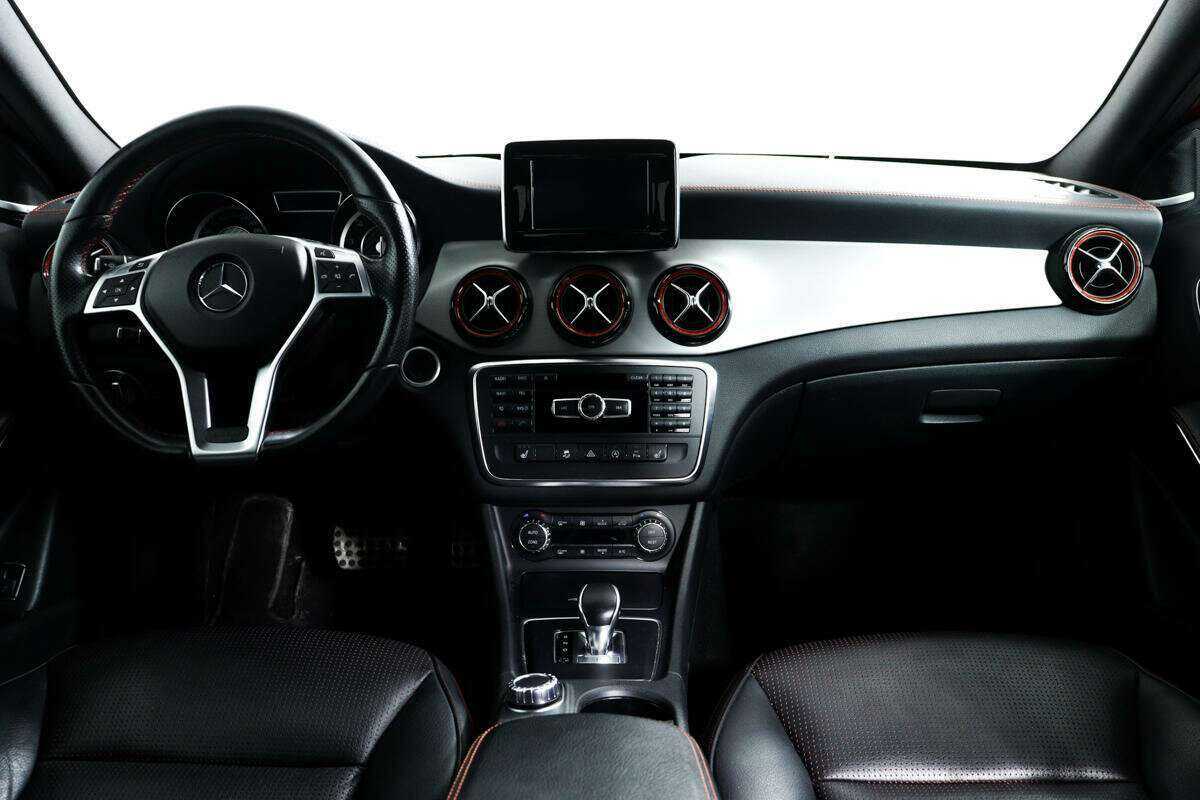 Mercedes-Benz GLA AMG с пробегом — 2015 год. Фото: #10