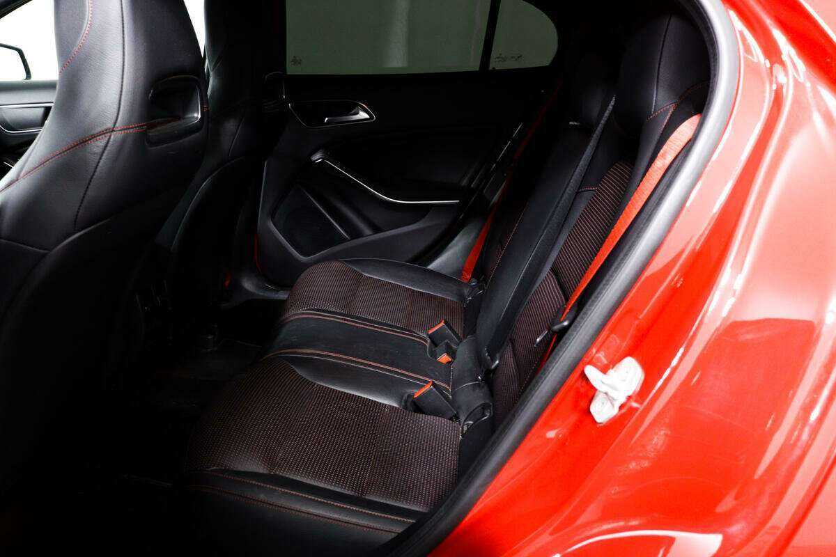 Mercedes-Benz GLA AMG с пробегом — 2015 год. Фото: #11