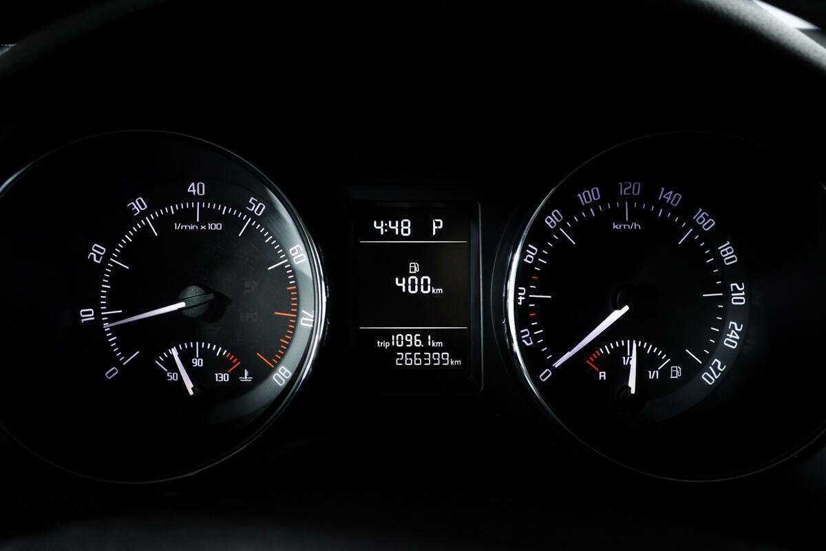 Skoda Superb с пробегом — 2011 год. Фото: #9