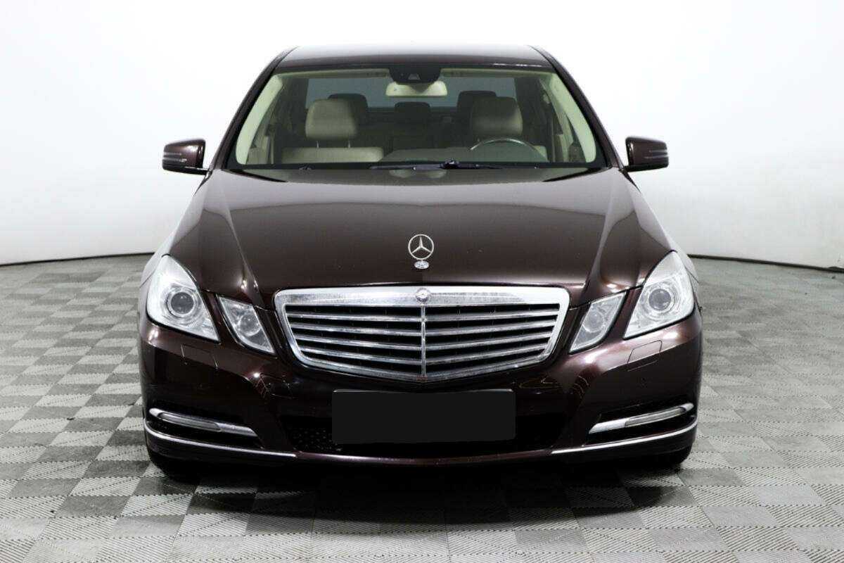 Mercedes-Benz E-Класс с пробегом — 2011 год. Фото: #1