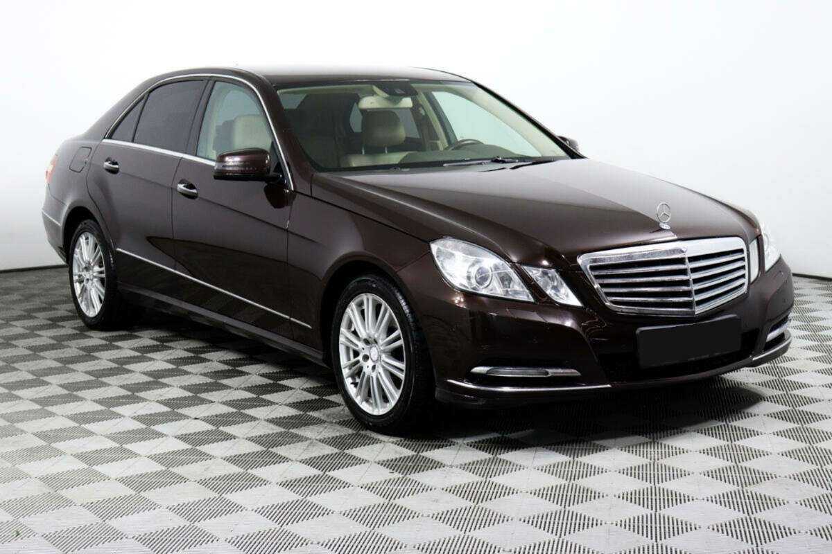 Mercedes-Benz E-Класс с пробегом — 2011 год. Фото: #2