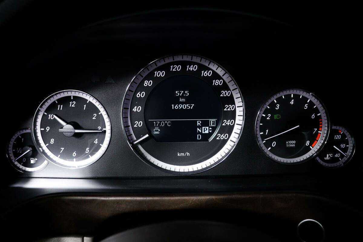 Mercedes-Benz E-Класс с пробегом — 2011 год. Фото: #8