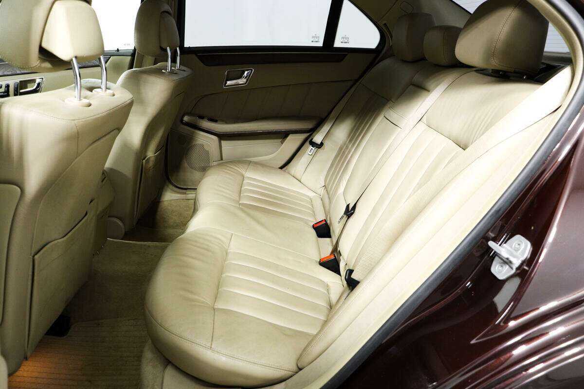 Mercedes-Benz E-Класс с пробегом — 2011 год. Фото: #10