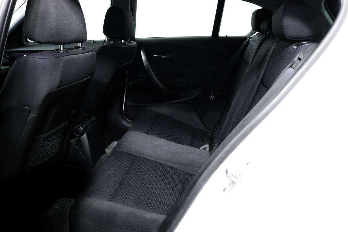 BMW 1 серии с пробегом — 2010 год. Фото: #11