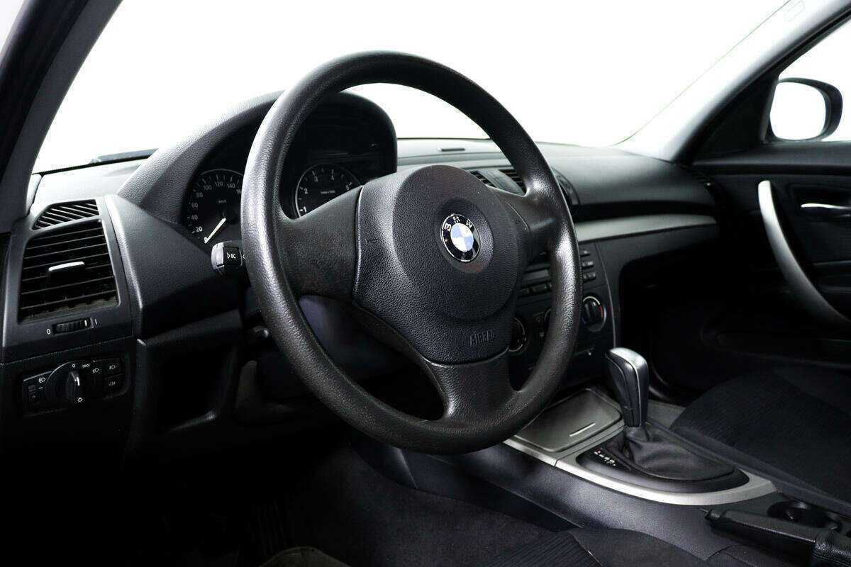 BMW 1 серии с пробегом — 2010 год. Фото: #12