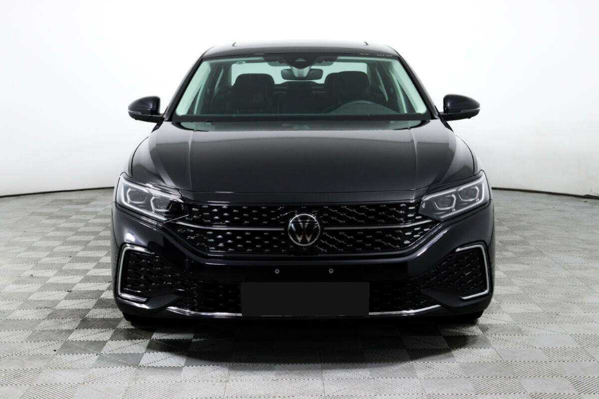 Volkswagen Passat (North America and China) с пробегом — 2023 год. Фото: #1