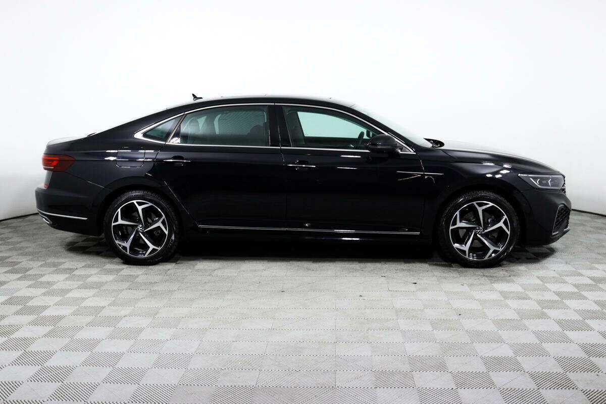 Volkswagen Passat (North America and China) с пробегом — 2023 год. Фото: #3