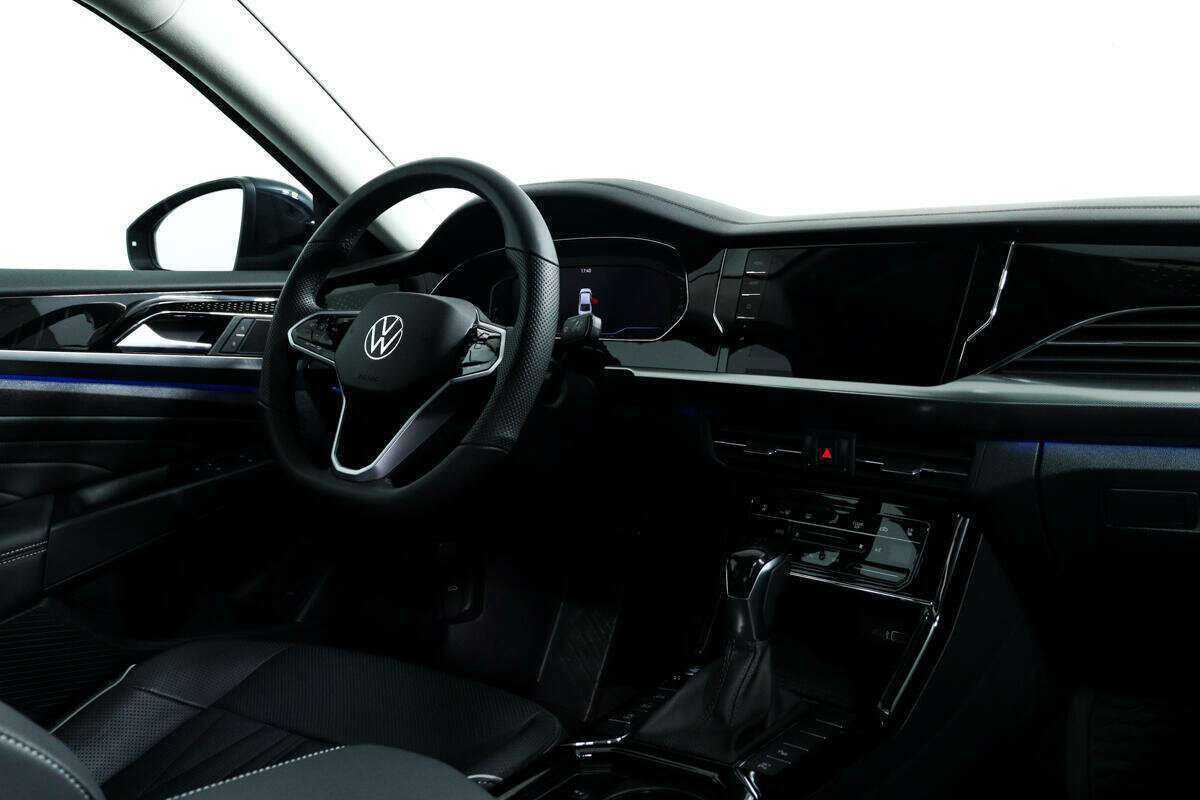 Volkswagen Passat (North America and China) с пробегом — 2023 год. Фото: #8