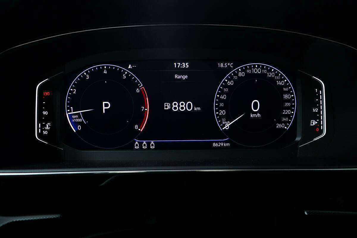 Volkswagen Passat (North America and China) с пробегом — 2023 год. Фото: #9