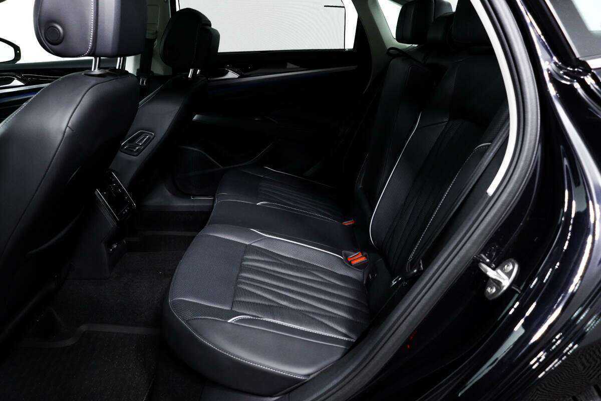 Volkswagen Passat (North America and China) с пробегом — 2023 год. Фото: #11