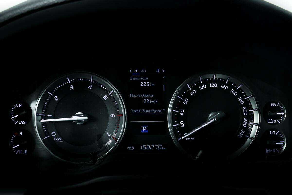 Toyota Land Cruiser с пробегом — 2015 год. Фото: #9