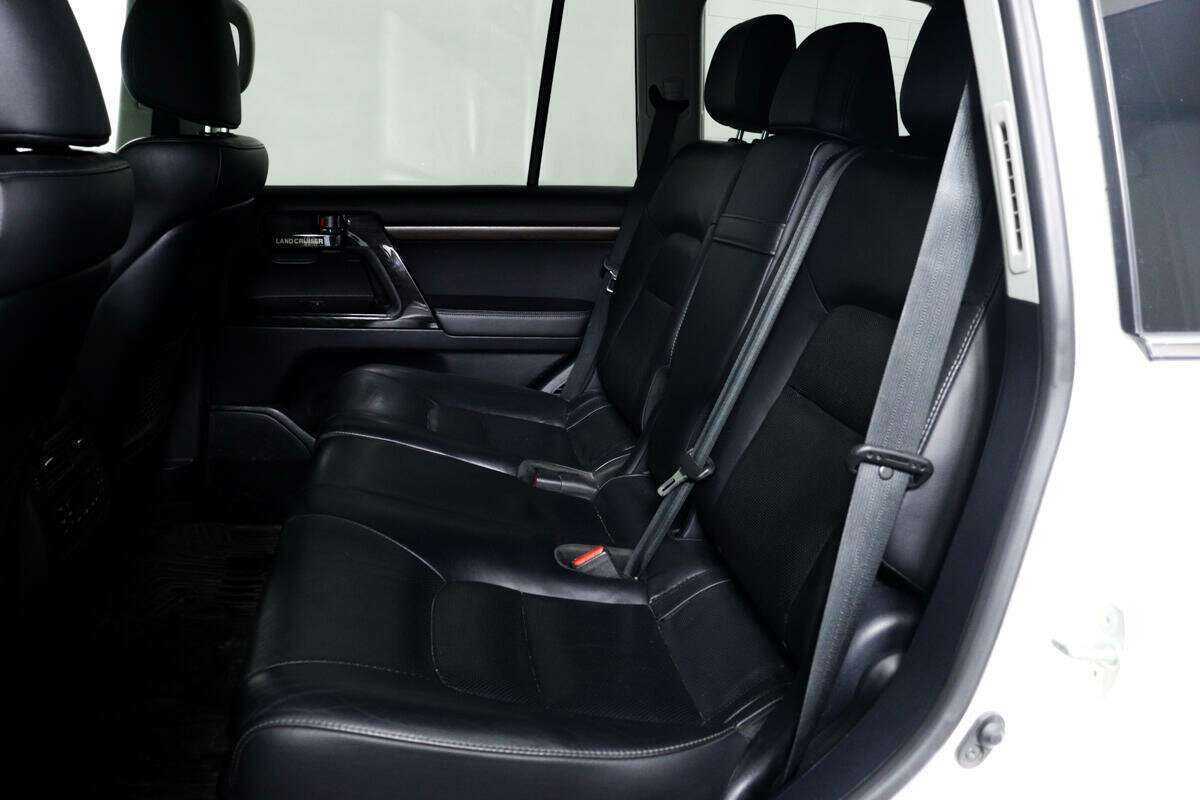 Toyota Land Cruiser с пробегом — 2015 год. Фото: #11