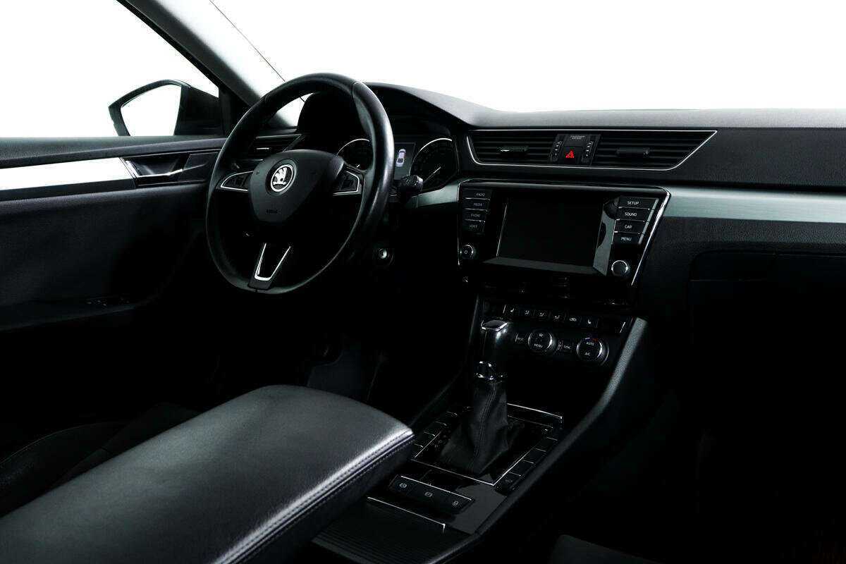 Skoda Superb с пробегом — 2015 год. Фото: #8
