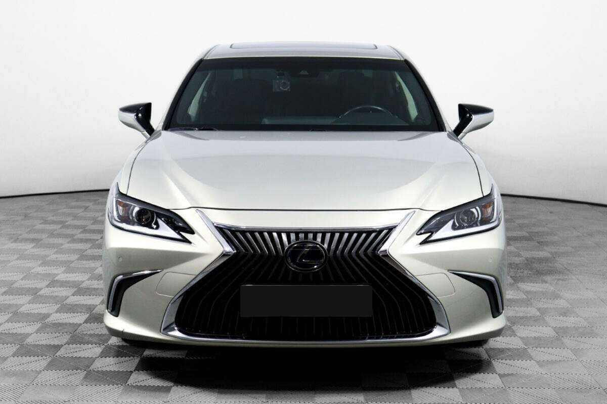 Lexus ES с пробегом — 2018 год. Фото: #1