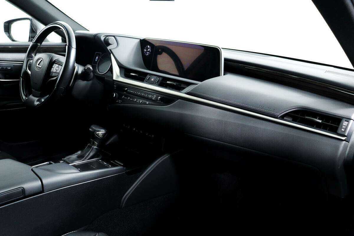 Lexus ES с пробегом — 2018 год. Фото: #8