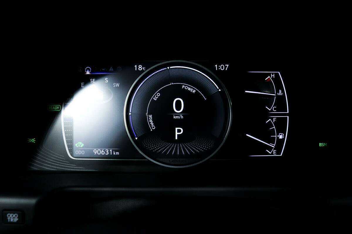 Lexus ES с пробегом — 2018 год. Фото: #9