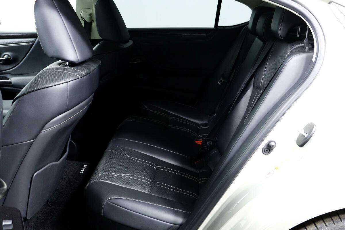 Lexus ES с пробегом — 2018 год. Фото: #11