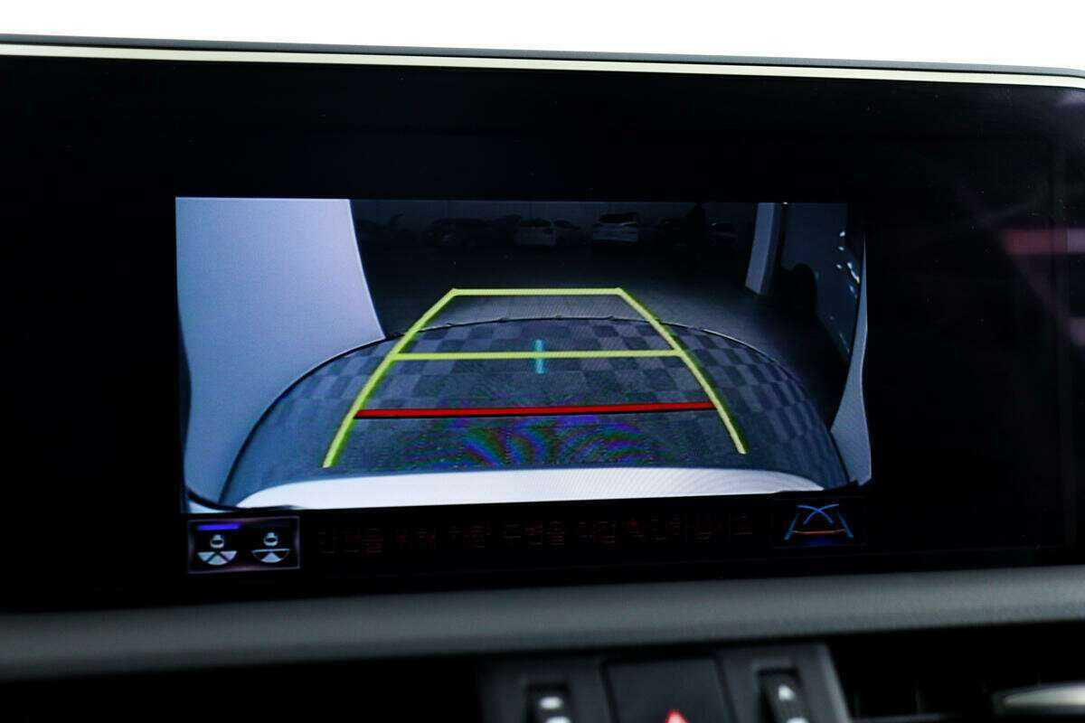 Lexus ES с пробегом — 2018 год. Фото: #13