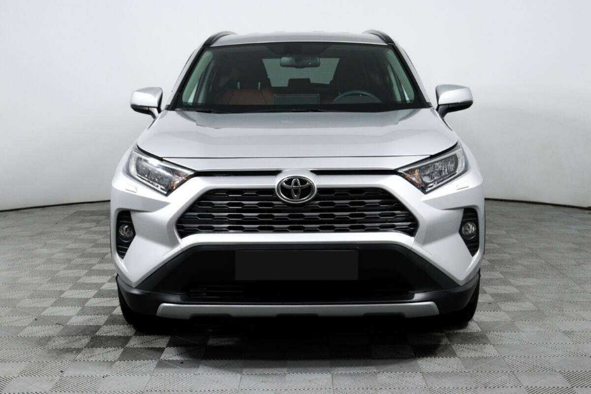 Toyota RAV4 с пробегом — 2021 год. Фото: #1