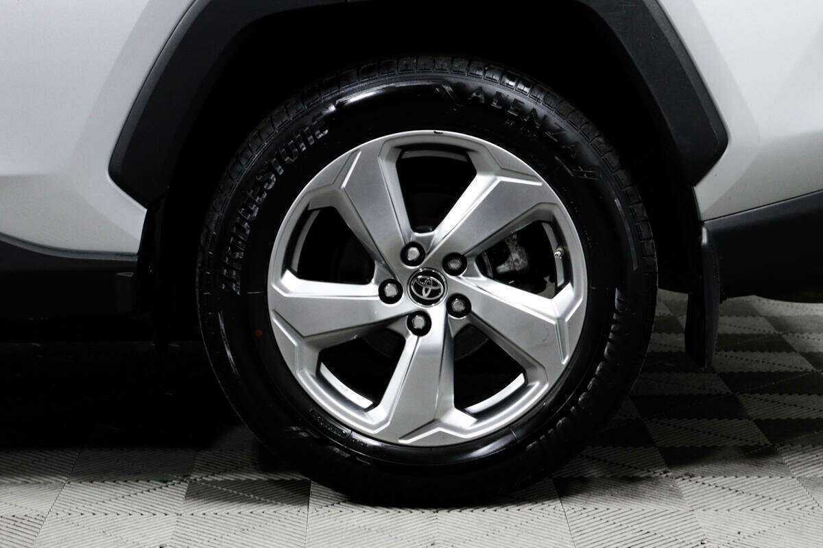 Toyota RAV4 с пробегом — 2021 год. Фото: #13