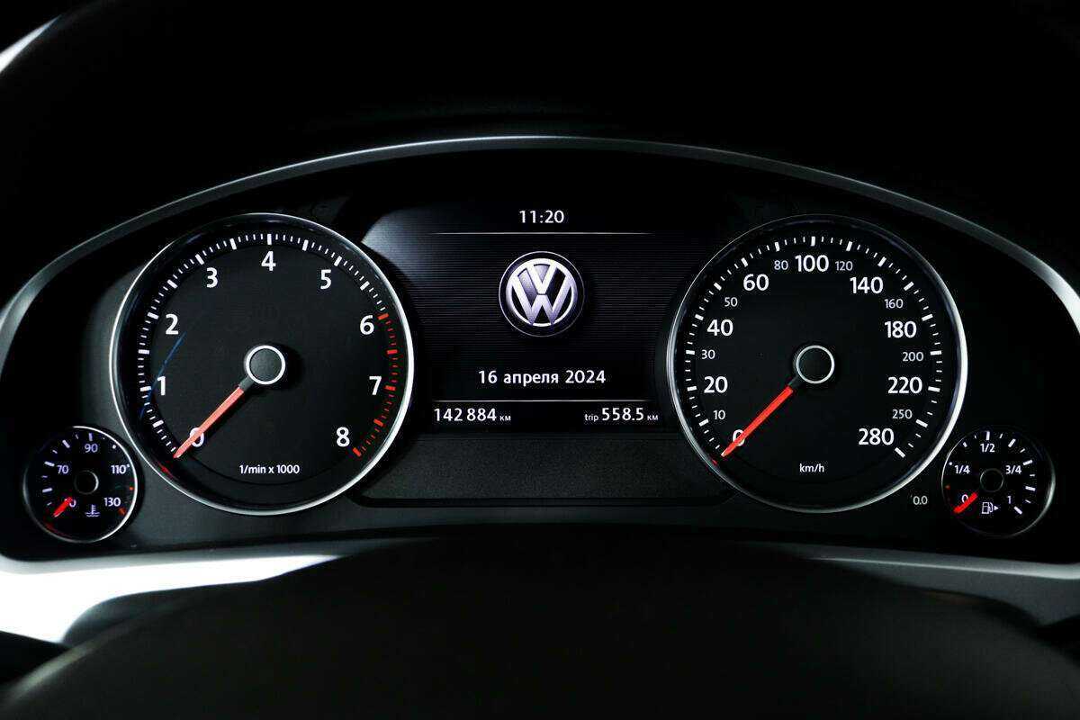 Volkswagen Touareg с пробегом — 2016 год. Фото: #9