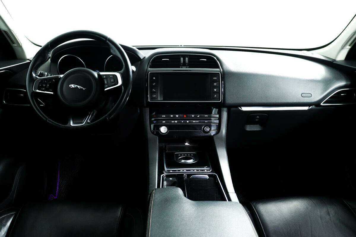 Jaguar F-Pace с пробегом — 2017 год. Фото: #10