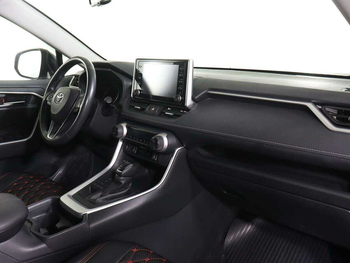 Toyota RAV4 с пробегом — 2021 год. Фото: #7
