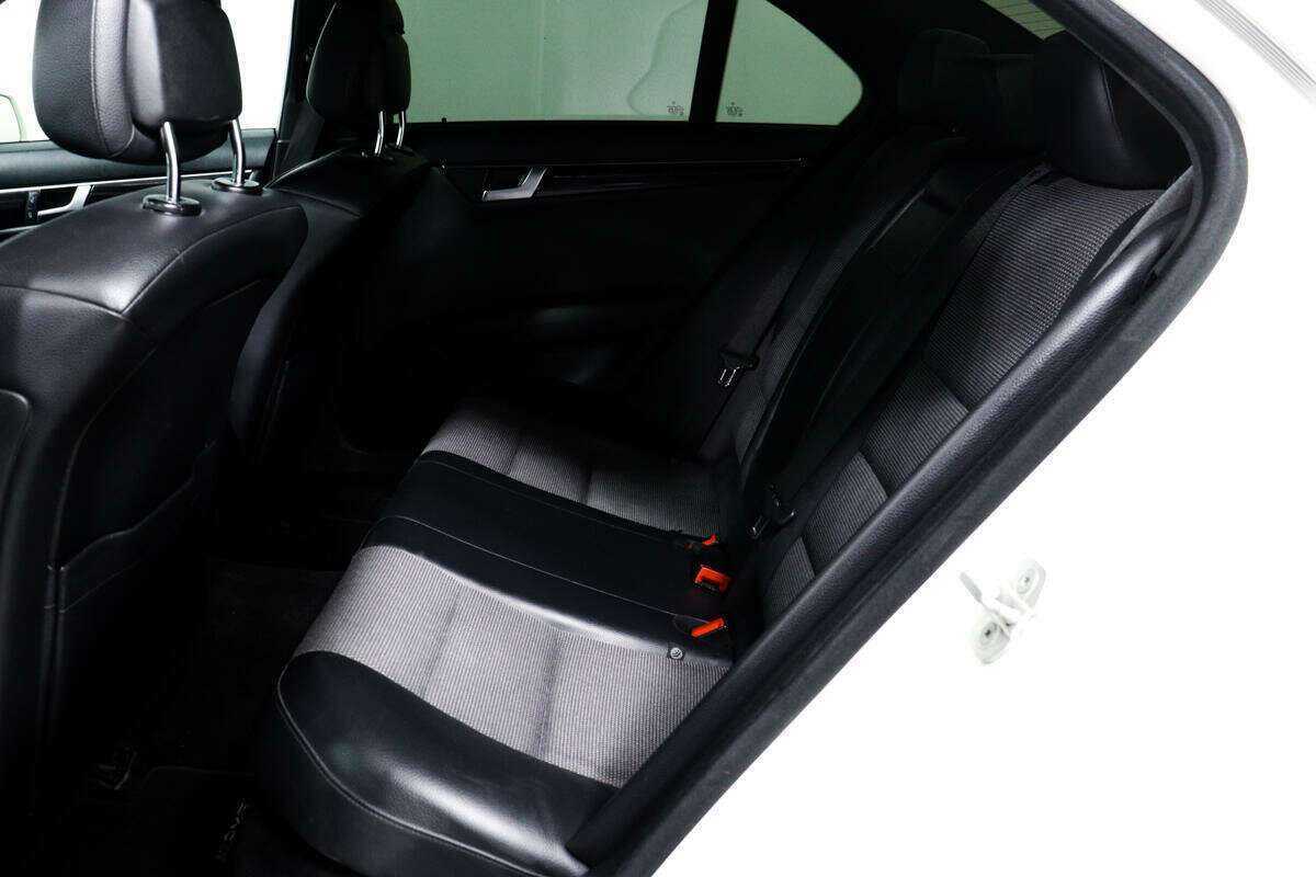 Mercedes-Benz C-Класс с пробегом — 2011 год. Фото: #11