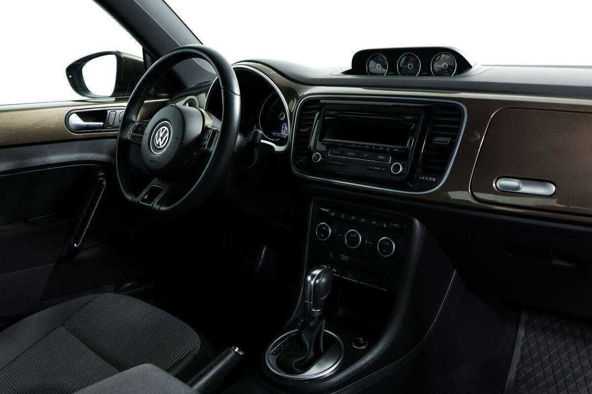 Volkswagen Beetle с пробегом — 2014 год. Фото: #8