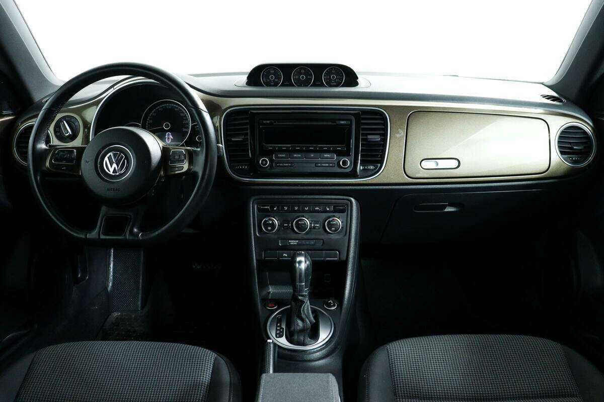 Volkswagen Beetle с пробегом — 2014 год. Фото: #10