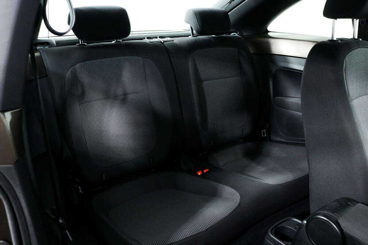 Volkswagen Beetle с пробегом — 2014 год. Фото: #11