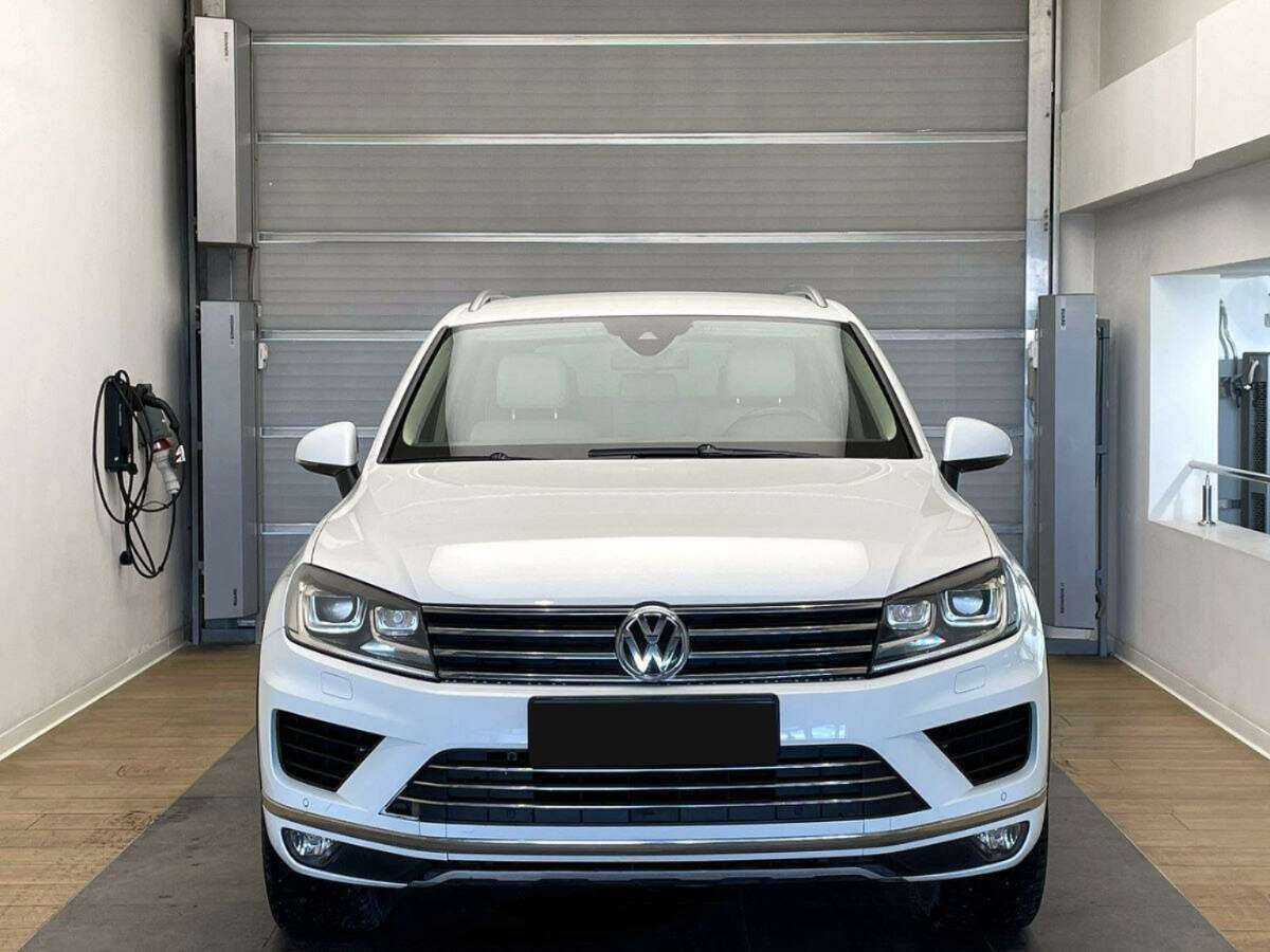 Volkswagen Touareg с пробегом — 2015 год. Фото: #1