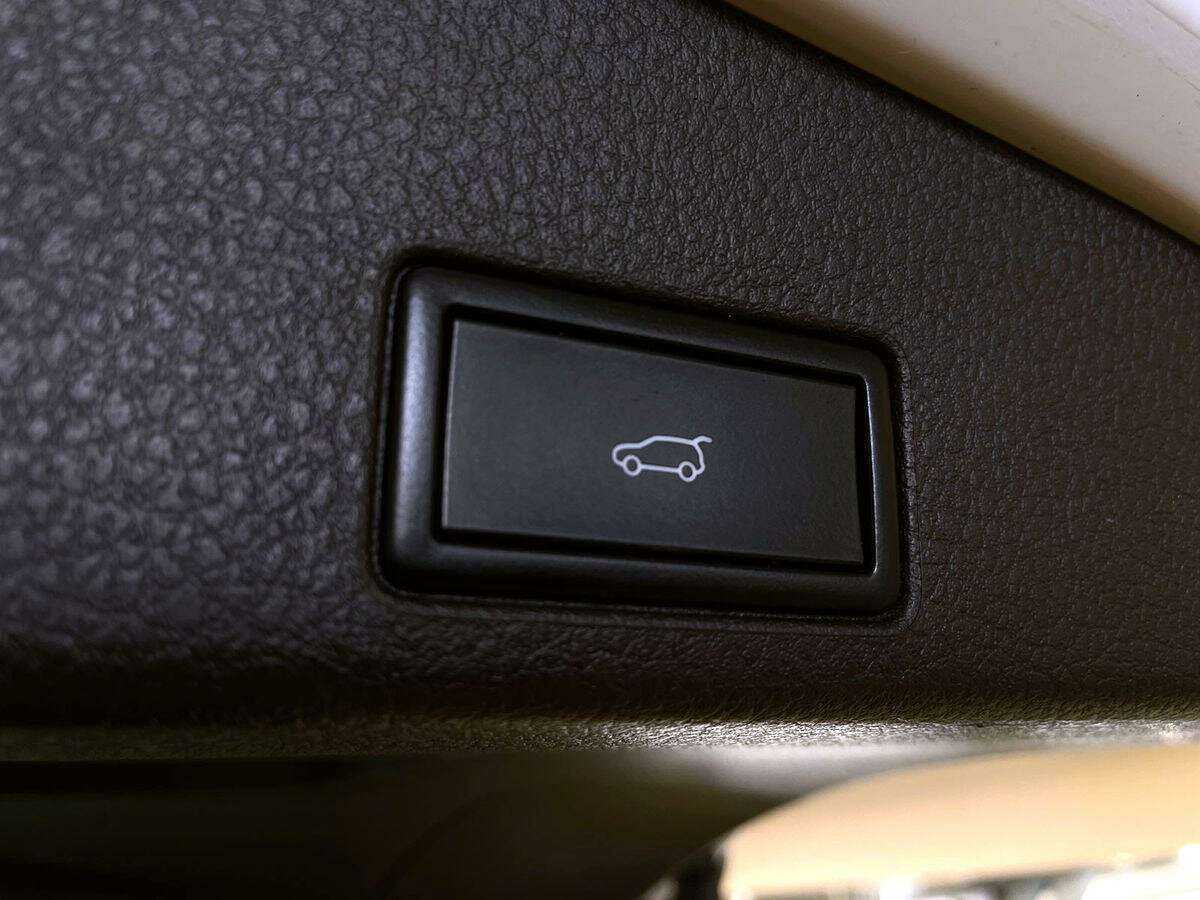 Volkswagen Touareg с пробегом — 2015 год. Фото: #11