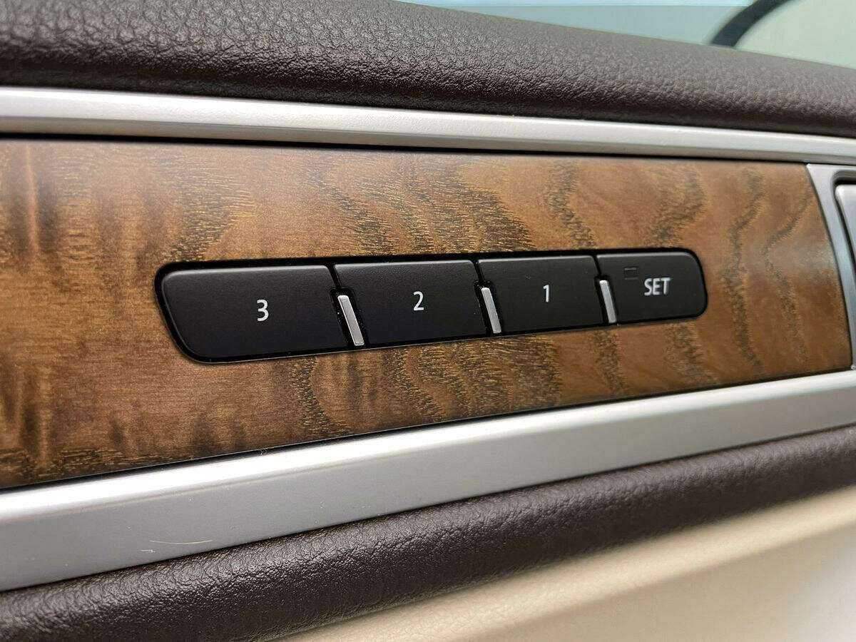 Volkswagen Touareg с пробегом — 2015 год. Фото: #13