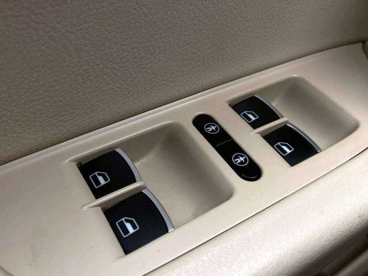 Volkswagen Touareg с пробегом — 2015 год. Фото: #16