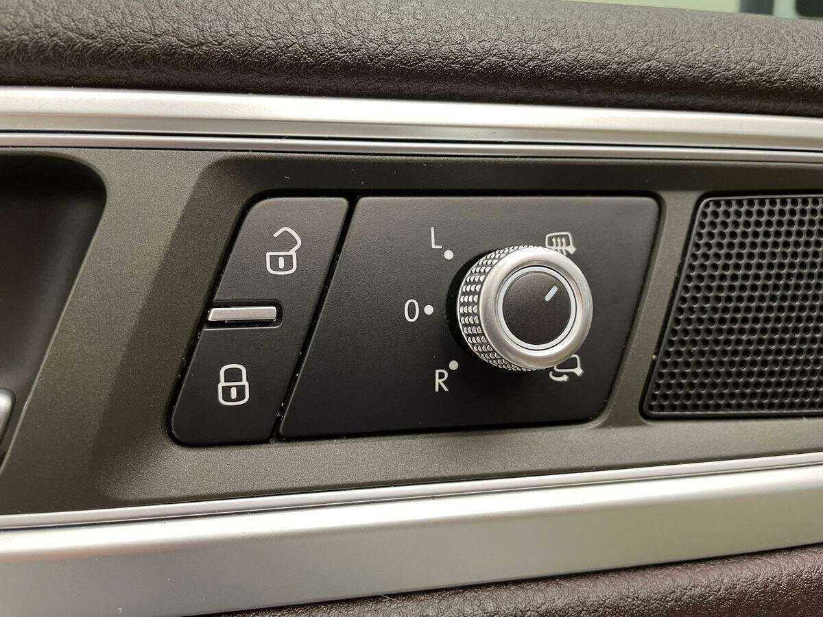 Volkswagen Touareg с пробегом — 2015 год. Фото: #17