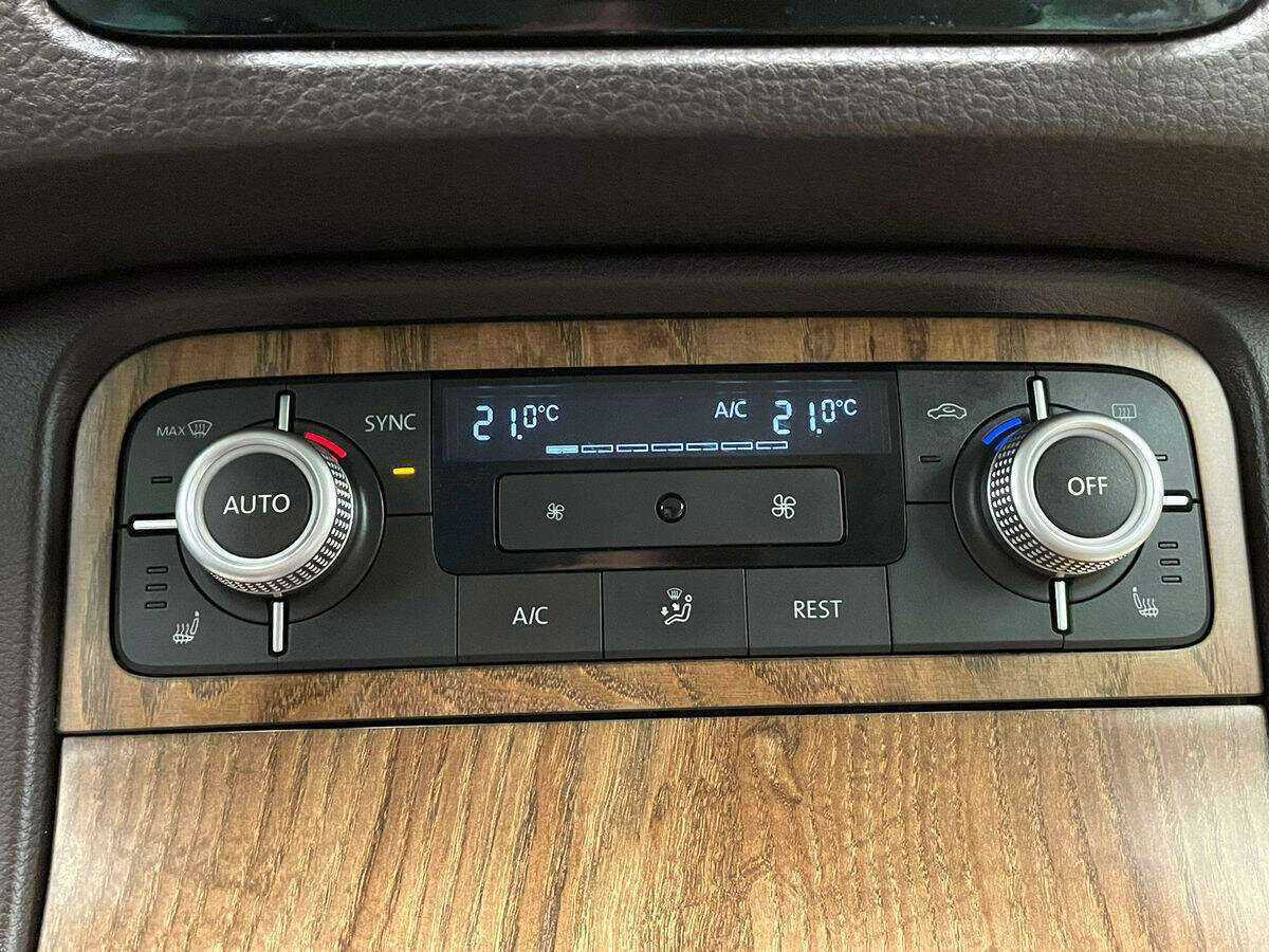 Volkswagen Touareg с пробегом — 2015 год. Фото: #20