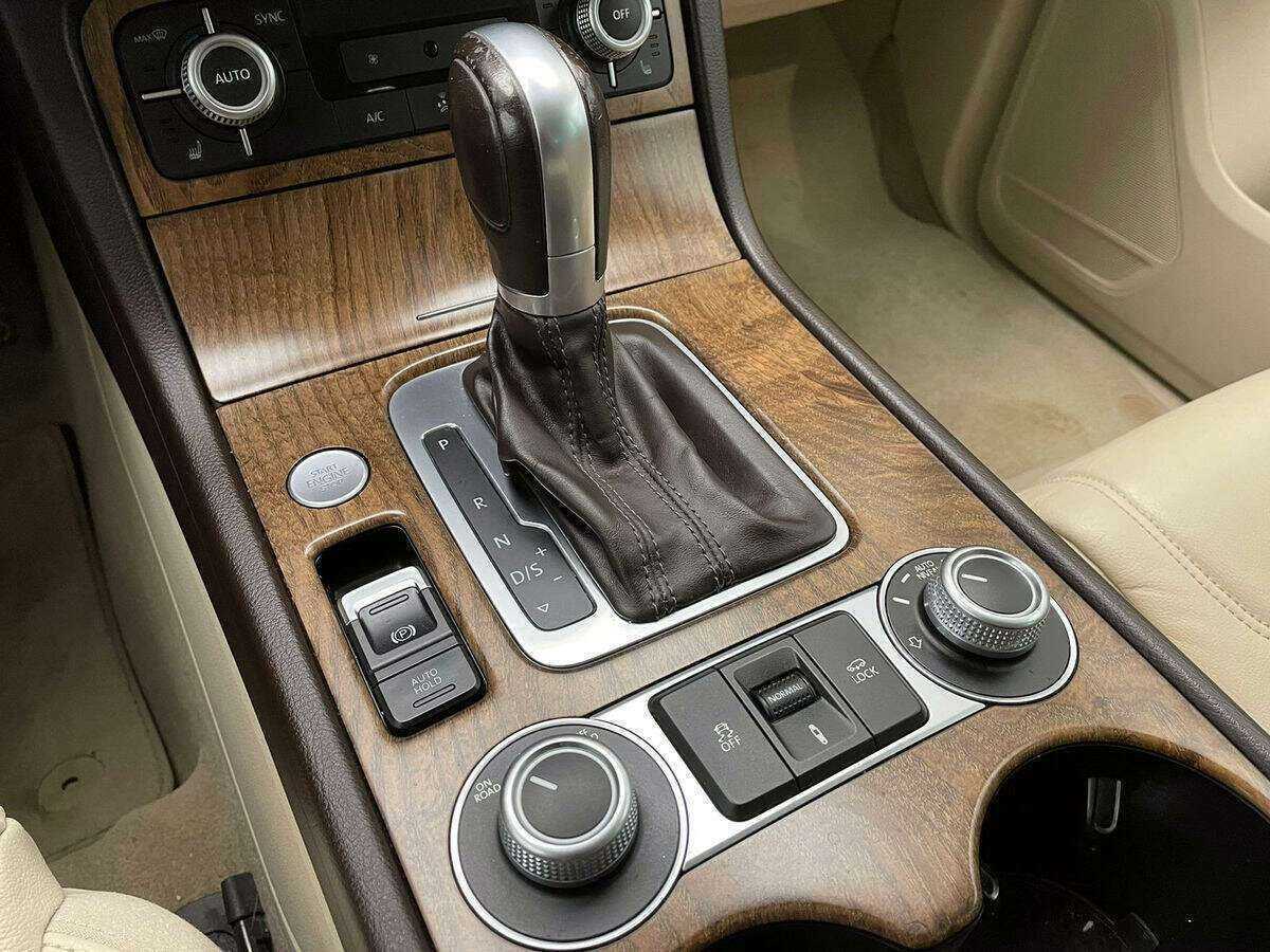 Volkswagen Touareg с пробегом — 2015 год. Фото: #21