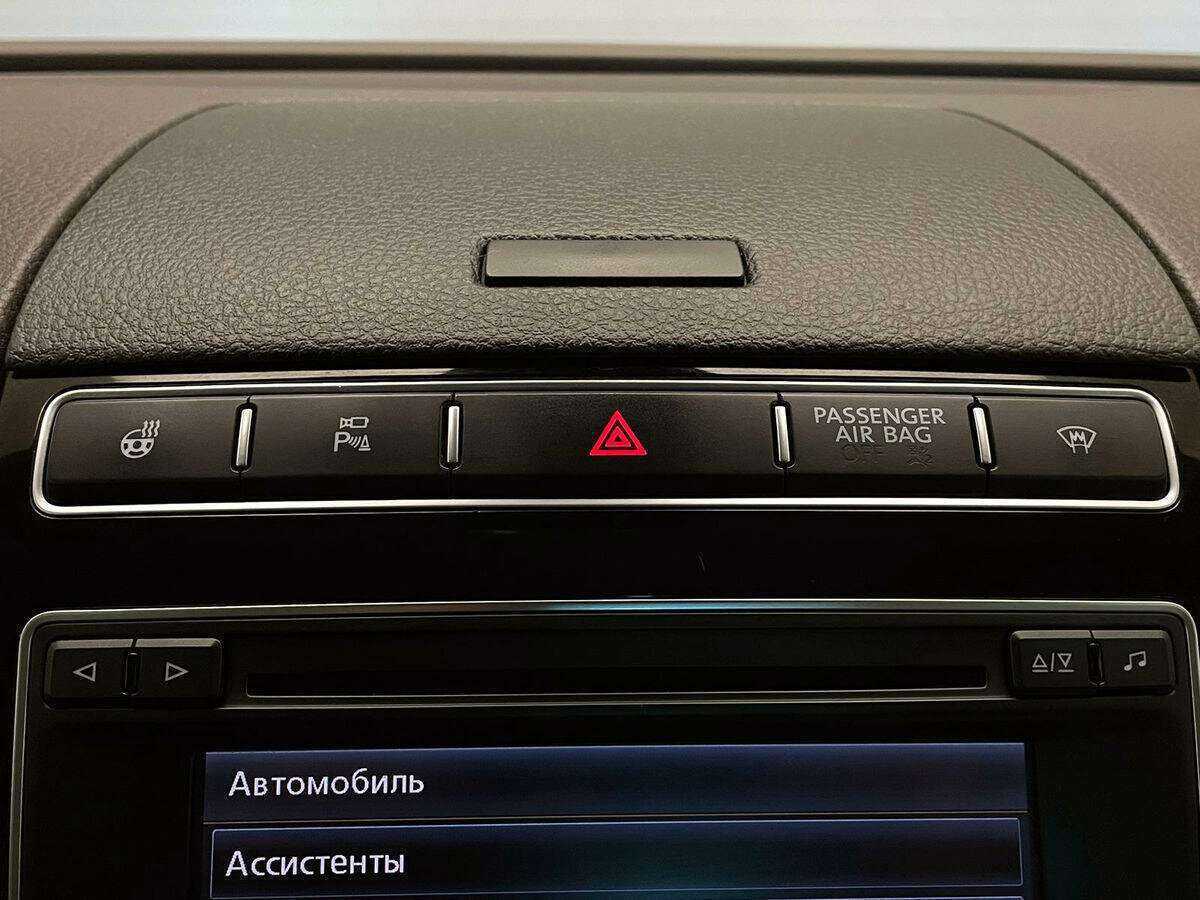 Volkswagen Touareg с пробегом — 2015 год. Фото: #22